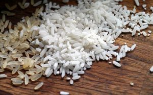 Rozsypany biały ryż