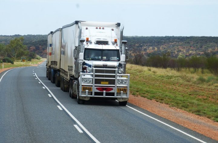 jakie są zalety transportu samochodowego
